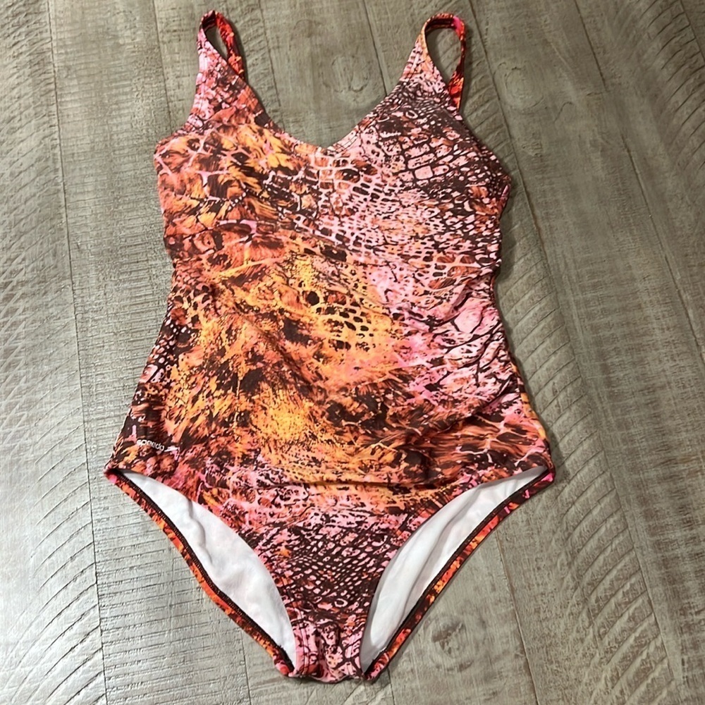SPEEDO! Women’s gently used one piece swimsuit.